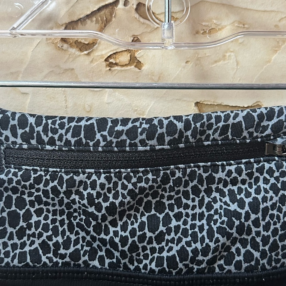 Nike Dri-FIT Capri Leggings Black Reflective Running S EUC Animal Print - Picture 7 of 10